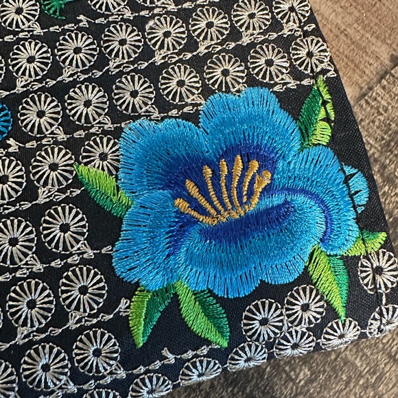 Mexican Artisan Embroidered Clutch - Picture 4 of 8